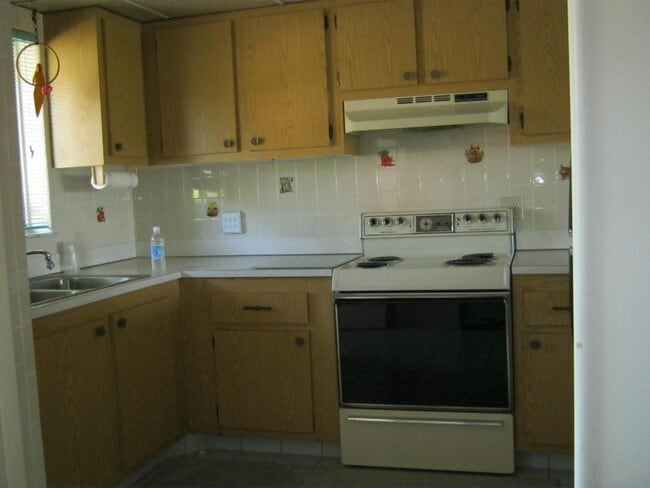 Building Photo - 2440 SE Ocean Blvd