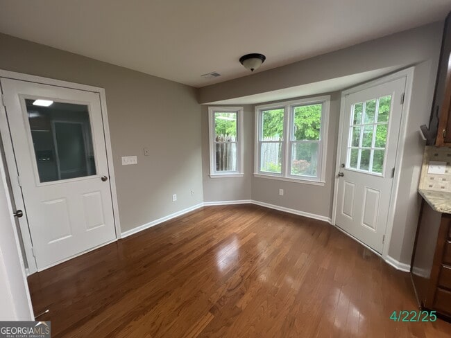 Building Photo - 716 Wilkes Dr