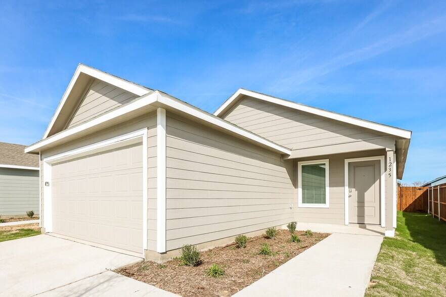 Building Photo - 1235 Maple St