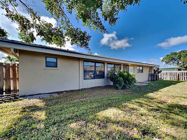 Building Photo - 92 PineHill Trail E