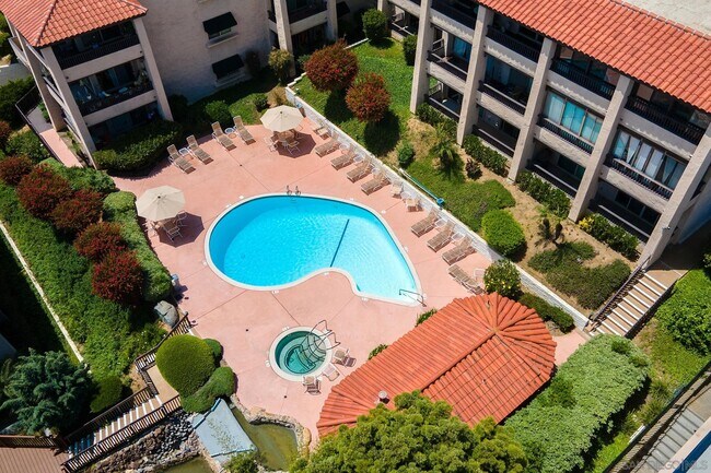 Building Photo - 2510 Clairemont Dr