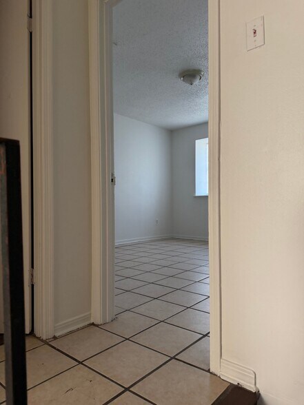 Building Photo - 4870 Alsace St