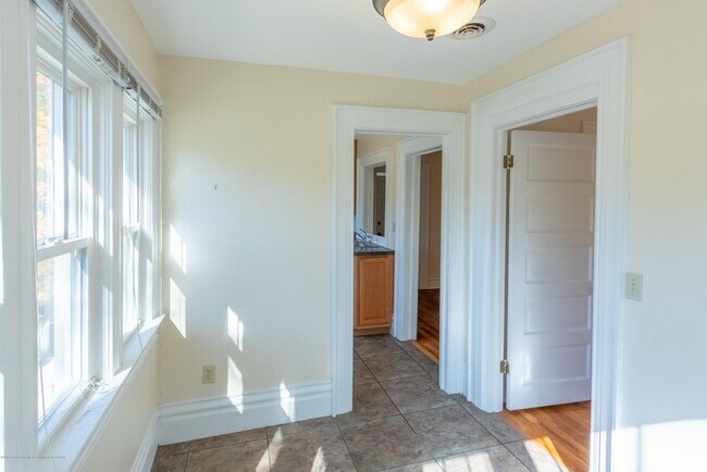 Breakfest nook / dining area - 229 S Bingham St