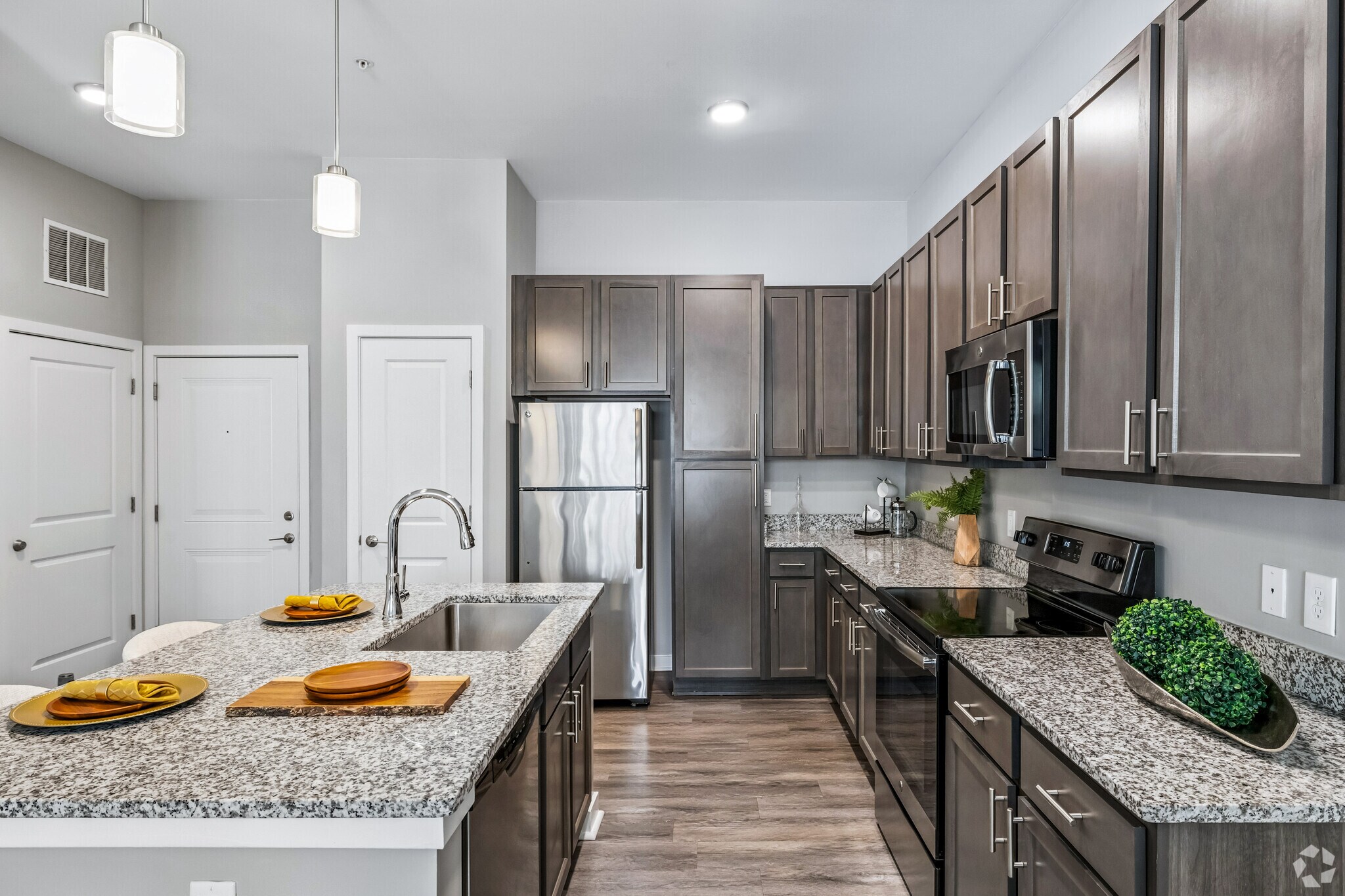 The Valor - 1BR, 1BA - 790SF - Kitchen - Citizen Apartments