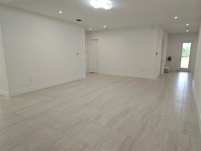 Building Photo - 10396 SW 57th Ct
