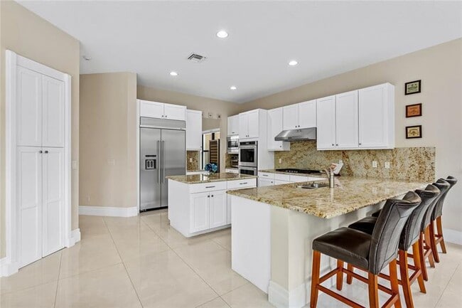 Building Photo - 9571 Eden Roc Ct