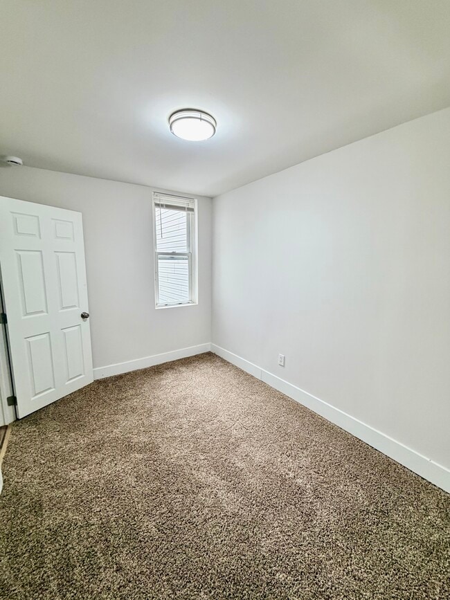 Building Photo - 2814 Helen St