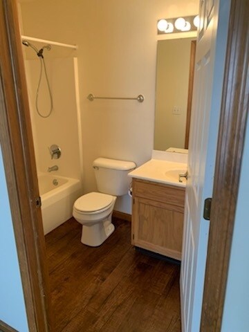 Master bath room with tub shower - 1106 Heather Dr