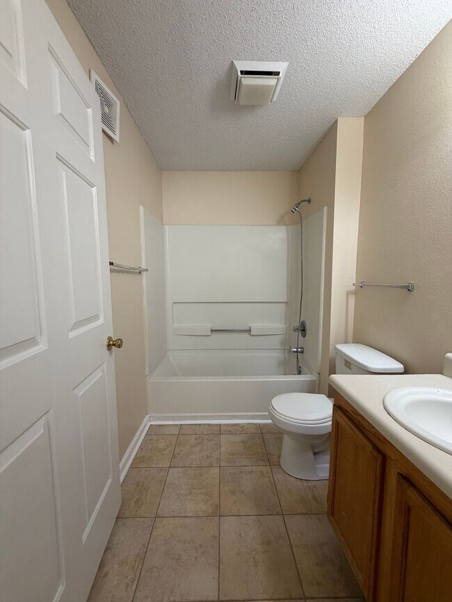 Building Photo - Cozy 2B/2B Unfurnished Condo in the Heart of Destin!