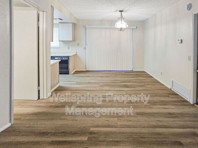 Building Photo - 936 W Perdew Ave