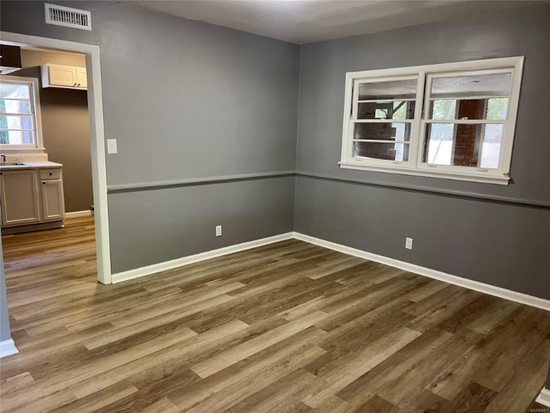 Building Photo - 3653 Cloverdale Rd