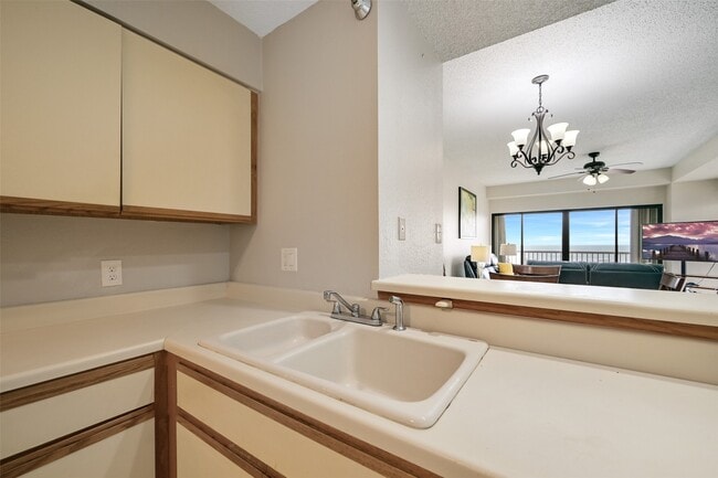 Building Photo - 7700 Seawall Blvd