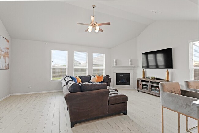 Building Photo - 14615 Olive Sparrow Ln