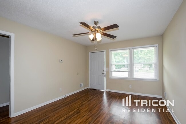 Building Photo - 504 Thyme Dr