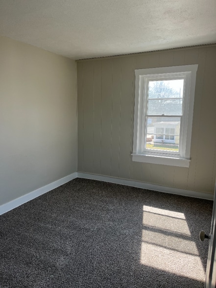 Building Photo - 445 Main St