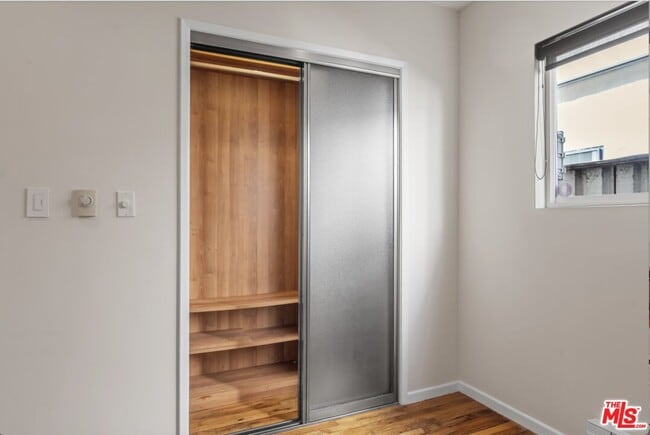 Building Photo - 27 18th Ave