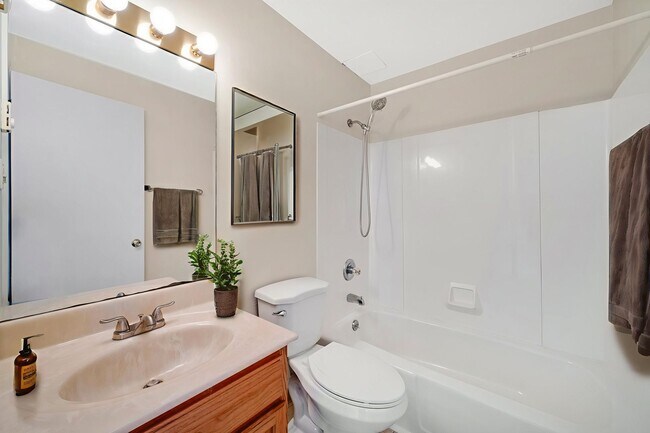 Building Photo - One bedroom apartment for rent in Andover Connecticut!