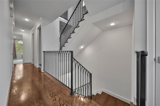 Building Photo - 42 Wooded Park Pl