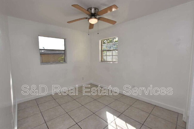Building Photo - 105 Flamingo Dr