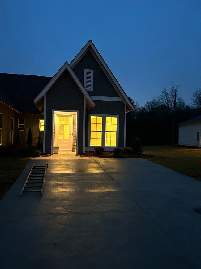 Building Photo - Charming 2BR House in Opelika