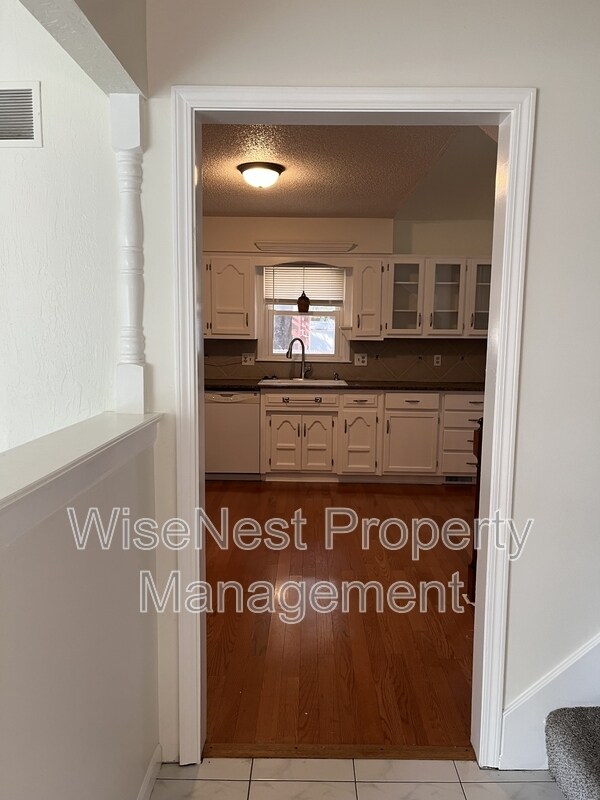Building Photo - 514 SE Adobe Dr