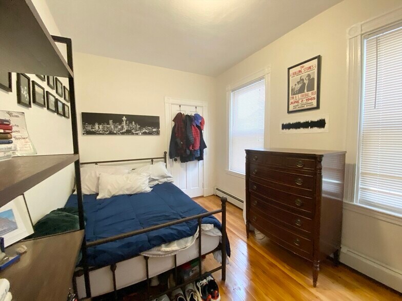 Primary Photo - 103 Calumet St