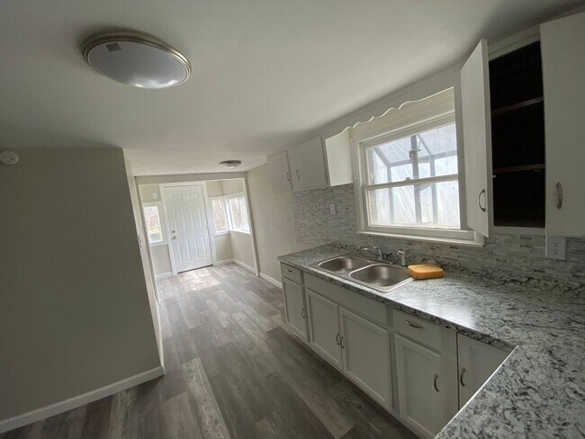Building Photo - Fantastic Sand Springs Home