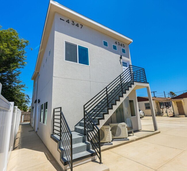 Building Photo - Brand-New & Luxe Downstairs 1-Bed/1-Bath Unit; Offering One Month Free!