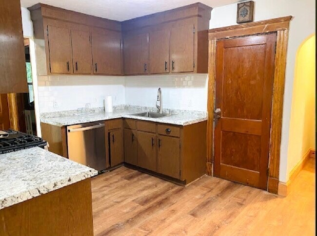 Building Photo - 37 Walnut Ct