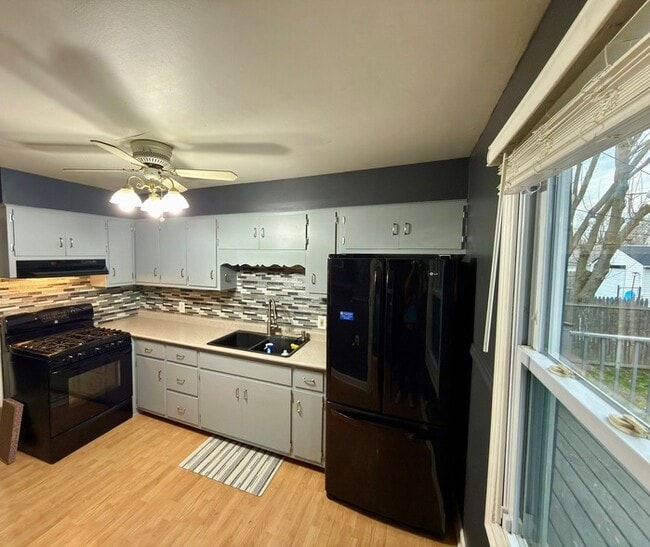 Building Photo - 1221 Agnes Ave