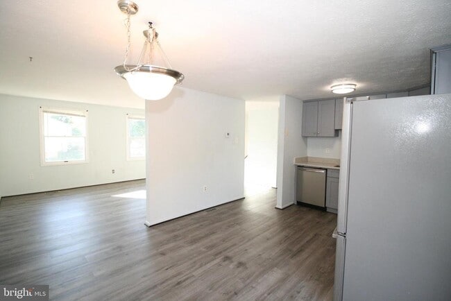 Building Photo - 1378 Rollinghouse Dr