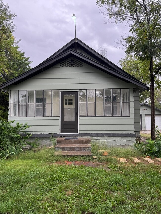 Primary Photo - 900 Hayes St