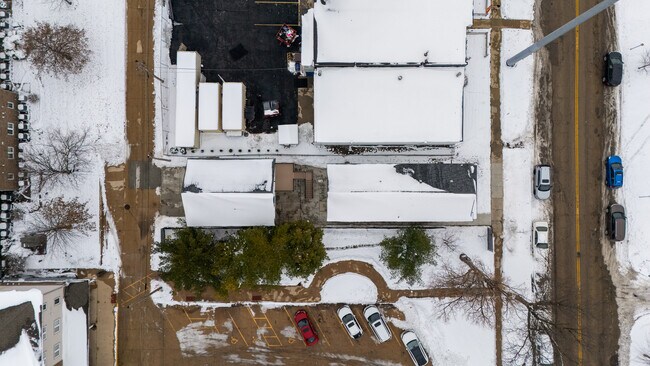 Building Photo - 918 7th St SE