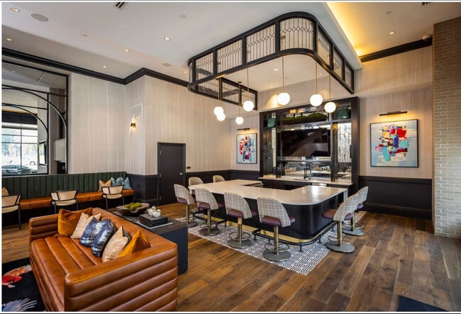 Building Photo - 2039 Woodburn Ave