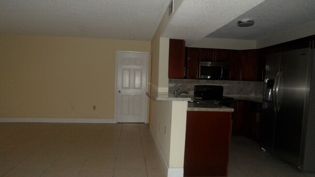 Building Photo - 2-Bed, 2-Bath Apartment with Balcony!