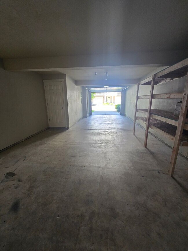 Building Photo - Possibly the Nicest & Most Convenient Townhome!