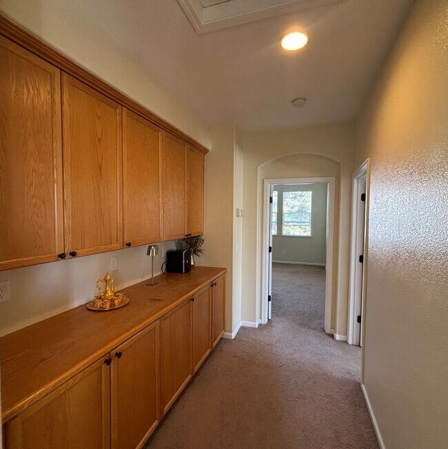 Building Photo - 9829 Waterfowl Dr