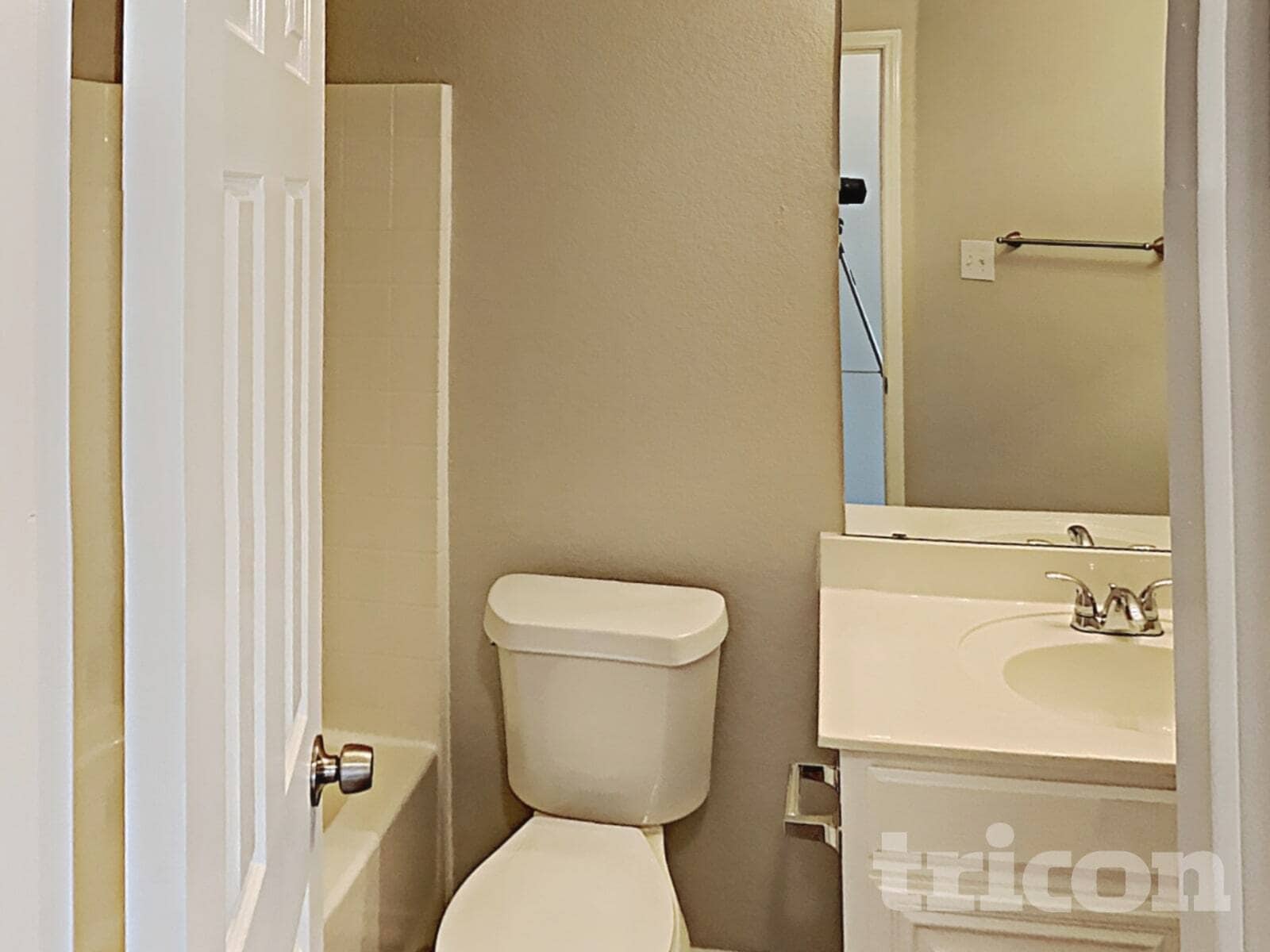 Building Photo - 2524 Wakecrest Dr