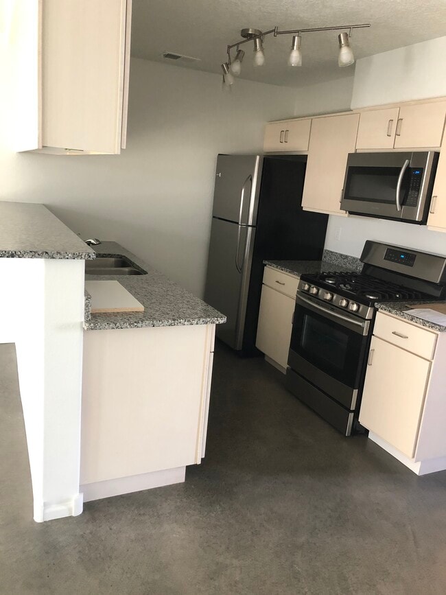Primary Photo - 12844 Lomas Blvd NE