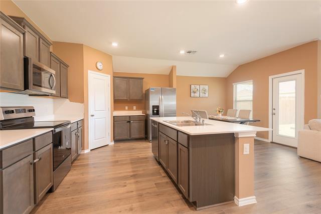 Building Photo - 300 Tadpole Ln