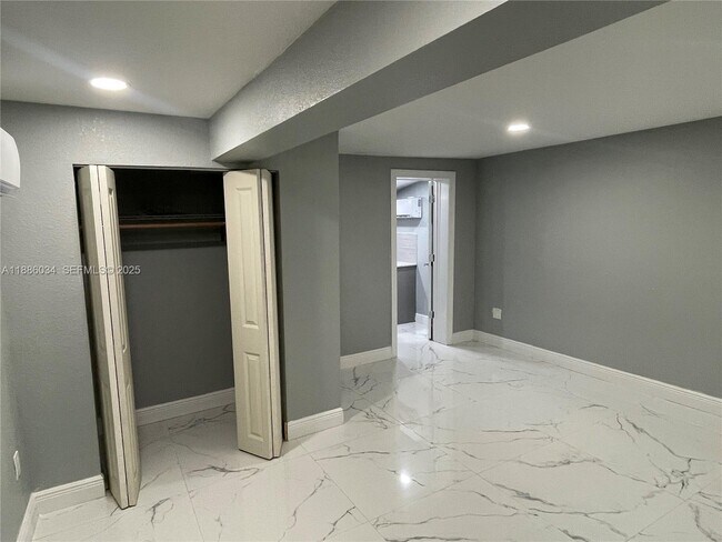 Building Photo - 1221 NE 210th Terrace