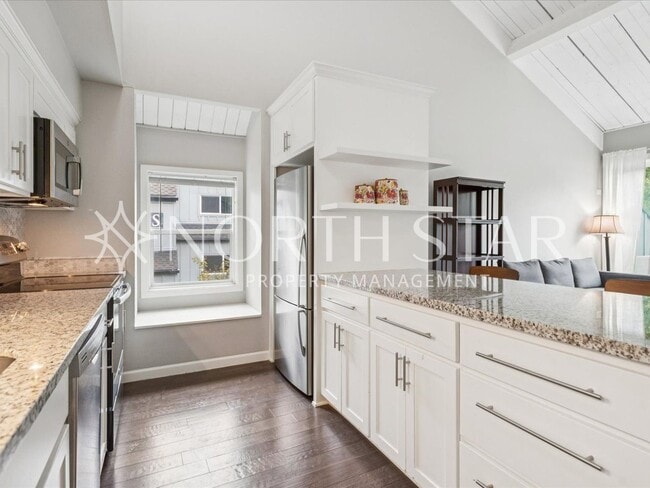 Building Photo - Mt. Park Condo with High Ceilings