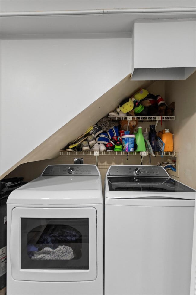 Building Photo - 22940 Oxford Pl