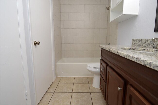 Building Photo - 8635 Mallard Reserve Dr