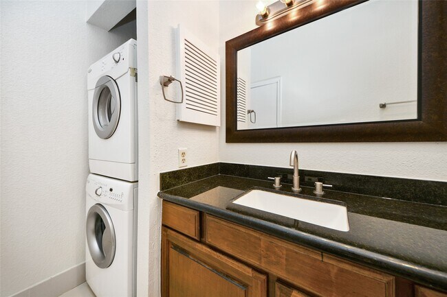 Building Photo - 2400 N Braeswood Blvd