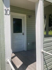 Building Photo - 42 Hillside Ave