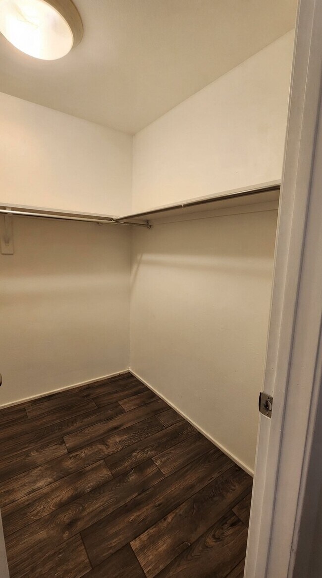 Building Photo - 659 S 1200 E