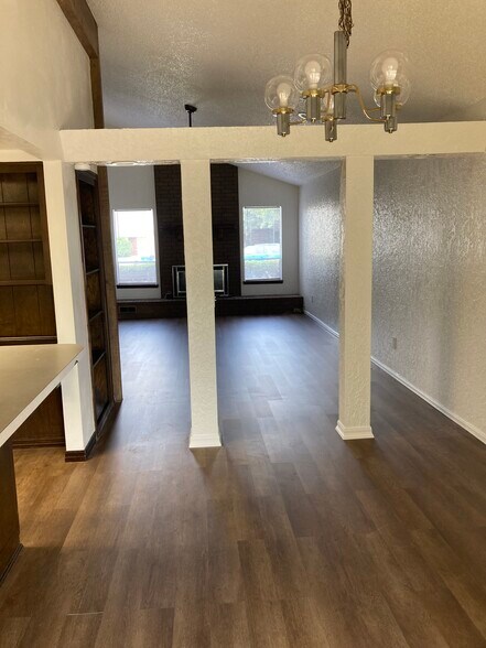 Dining area facing living room - 1400 Val Genes Rd