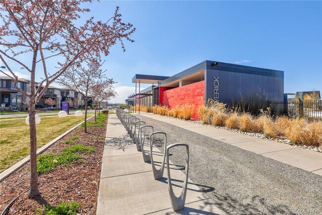 Building Photo - Gorgeous 4-bedroom, 3.5-bath home in Stapleton’s highly sought-after Willow Park East neighborhood!