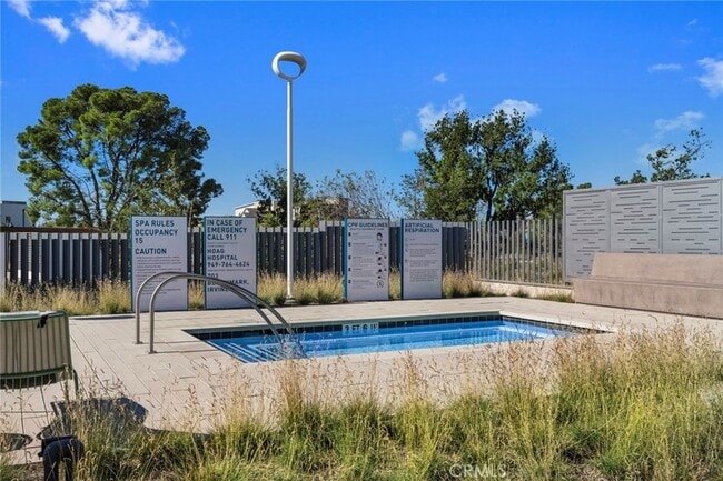 Building Photo - 124 Sculpture